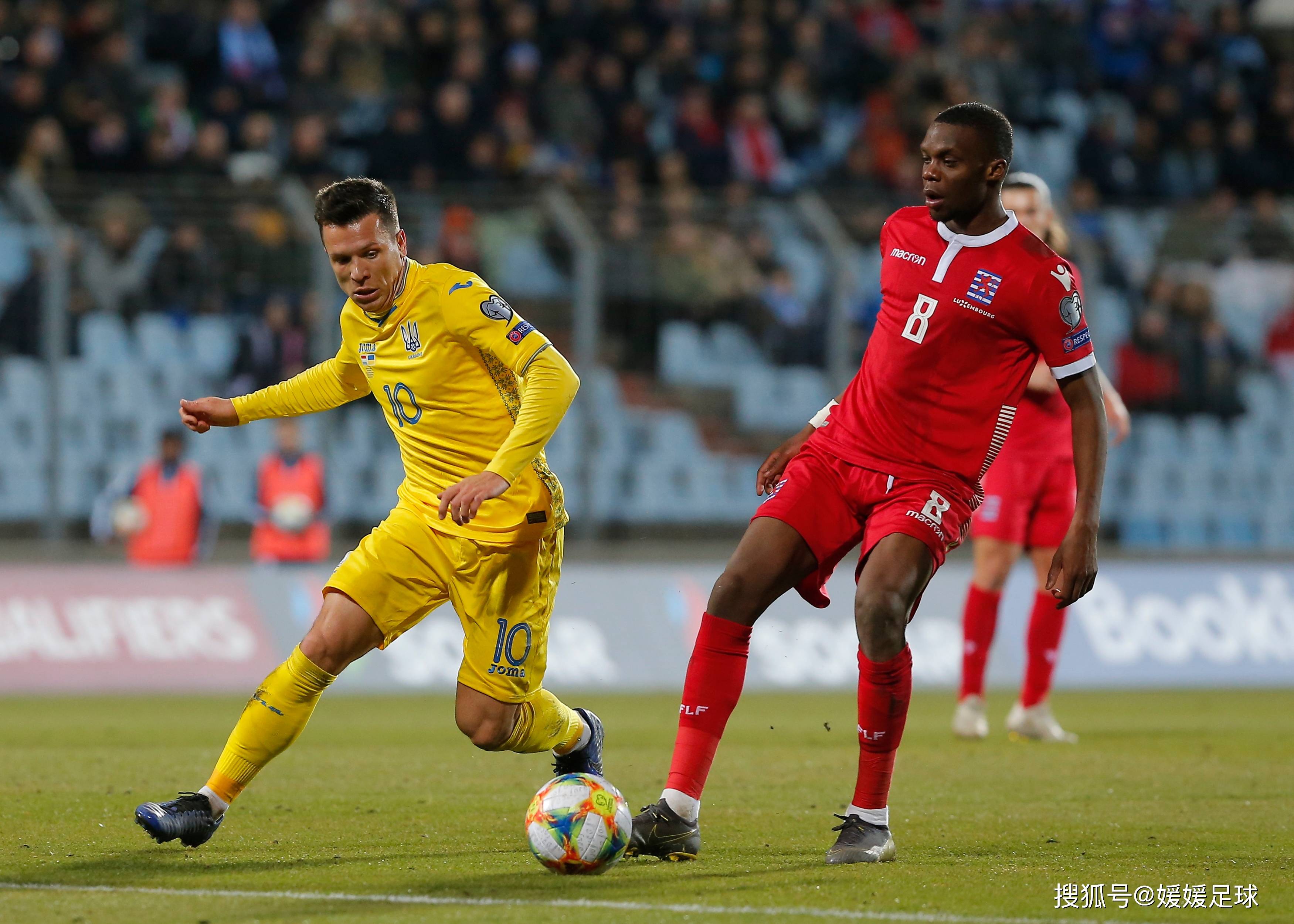 关于冰岛队在欧预赛中面对困难，团结拼搏的信息