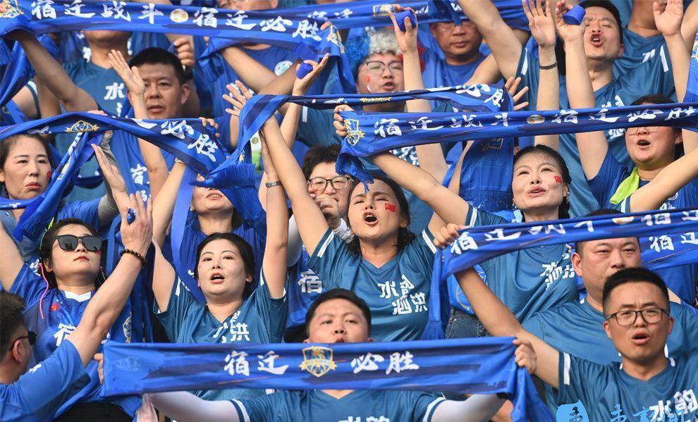 中场发起进攻！球队连胜晋级的简单介绍