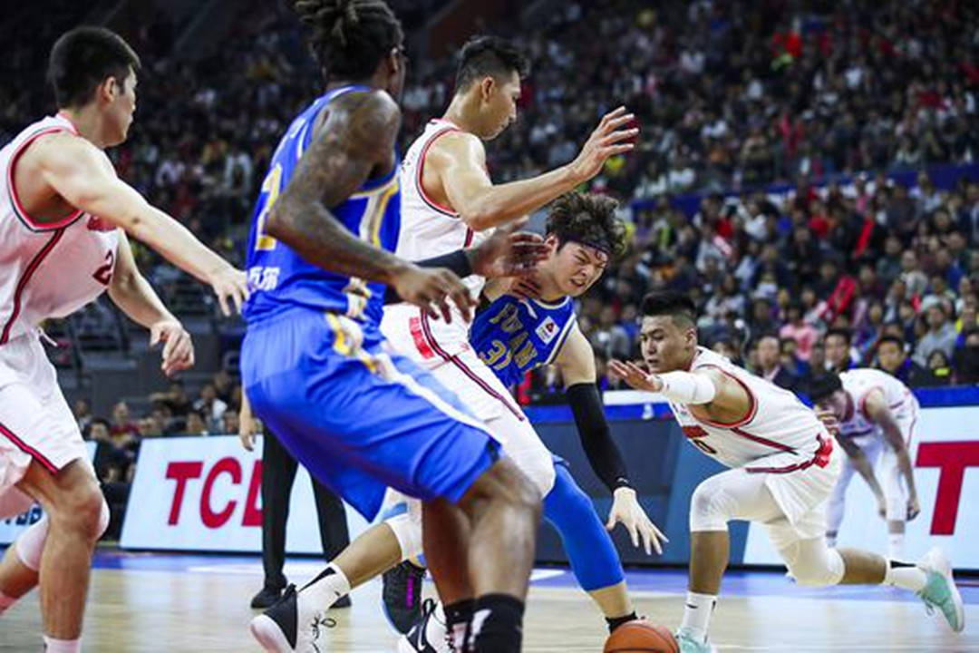 关于深圳队横扫广东队，王哲林关键制胜的信息