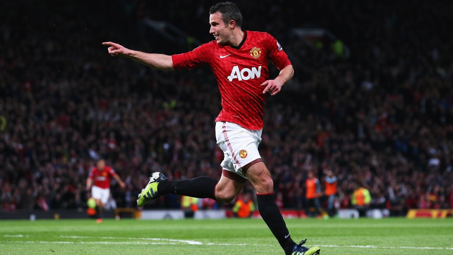 赛道与绿茵的共鸣，当F1争冠悬念遇上那不勒斯的欧冠奇迹