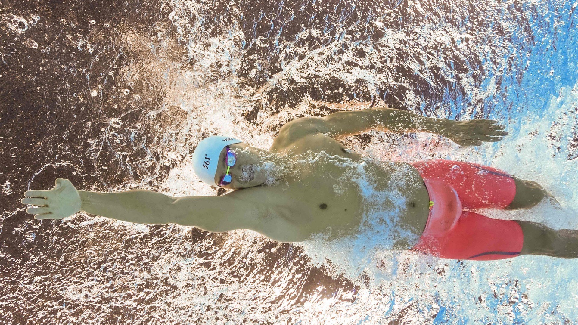 郑思维状态火热引领团队，印度队轻取马来西亚队展现羽坛新格局